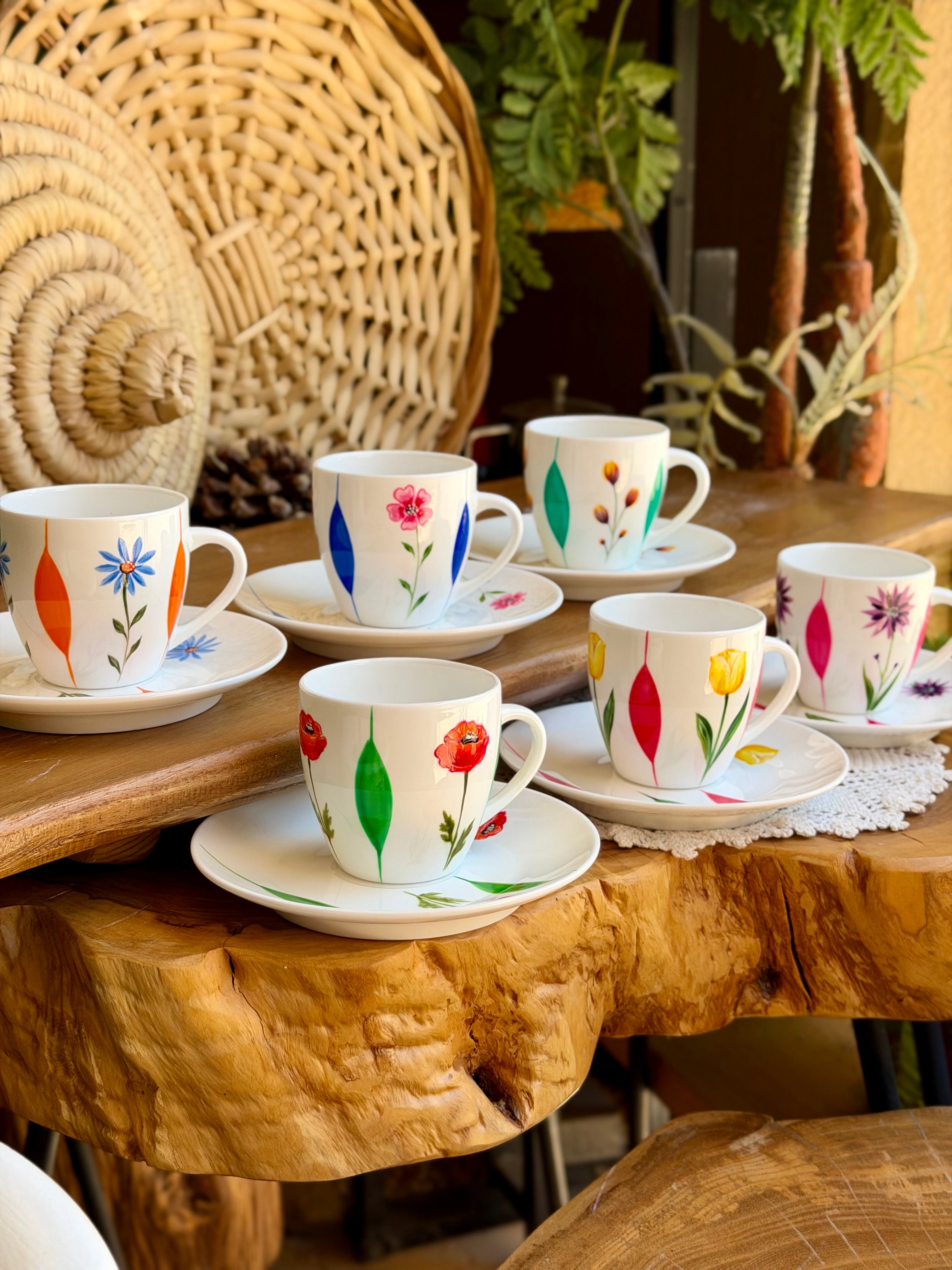 6 Floral coffee cups & 6 saucers 70$