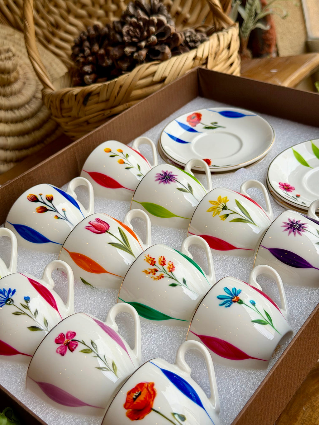 6 Floral coffee cups & 6 saucers 75$