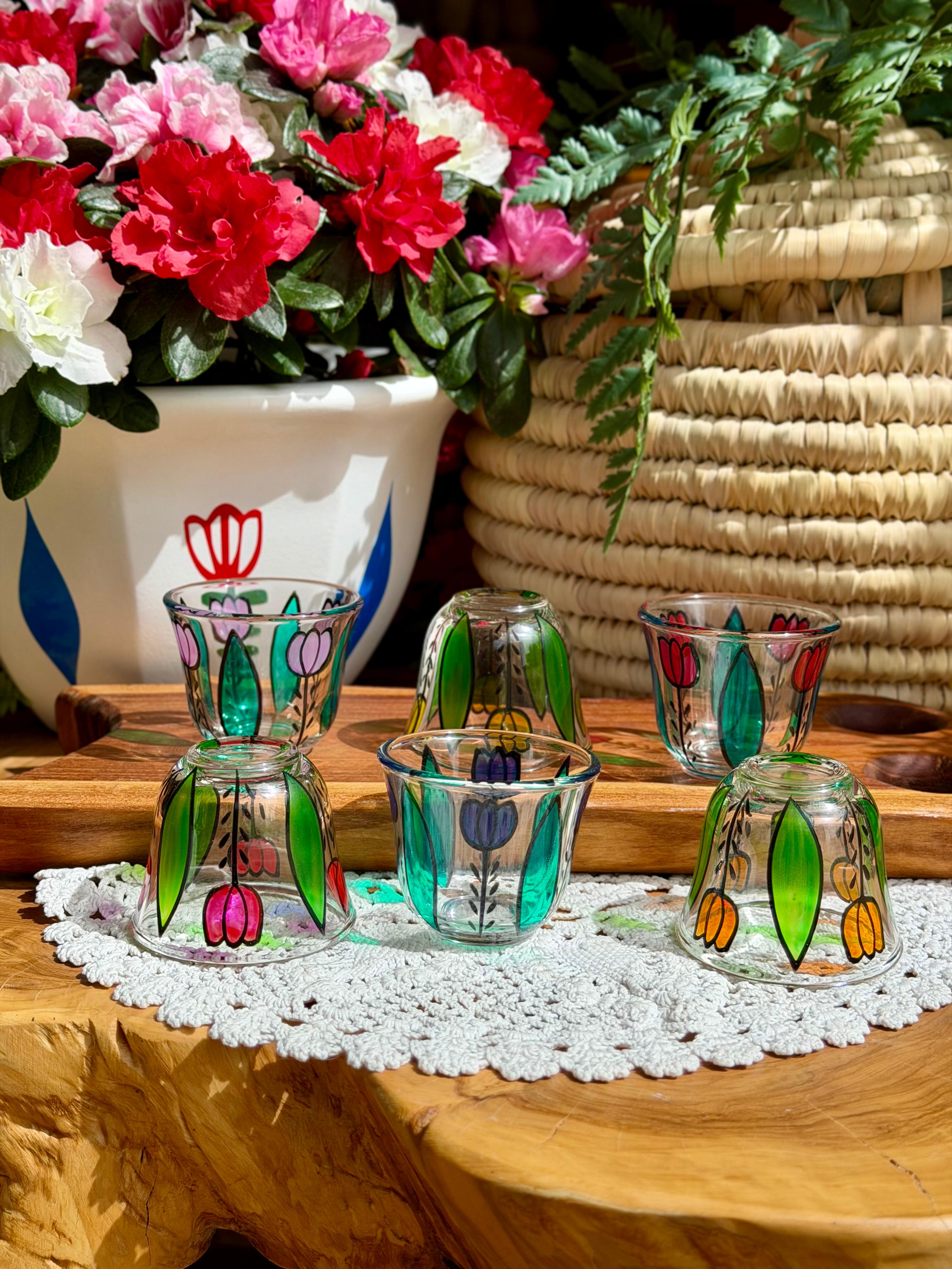 Transparent shafe with black outline