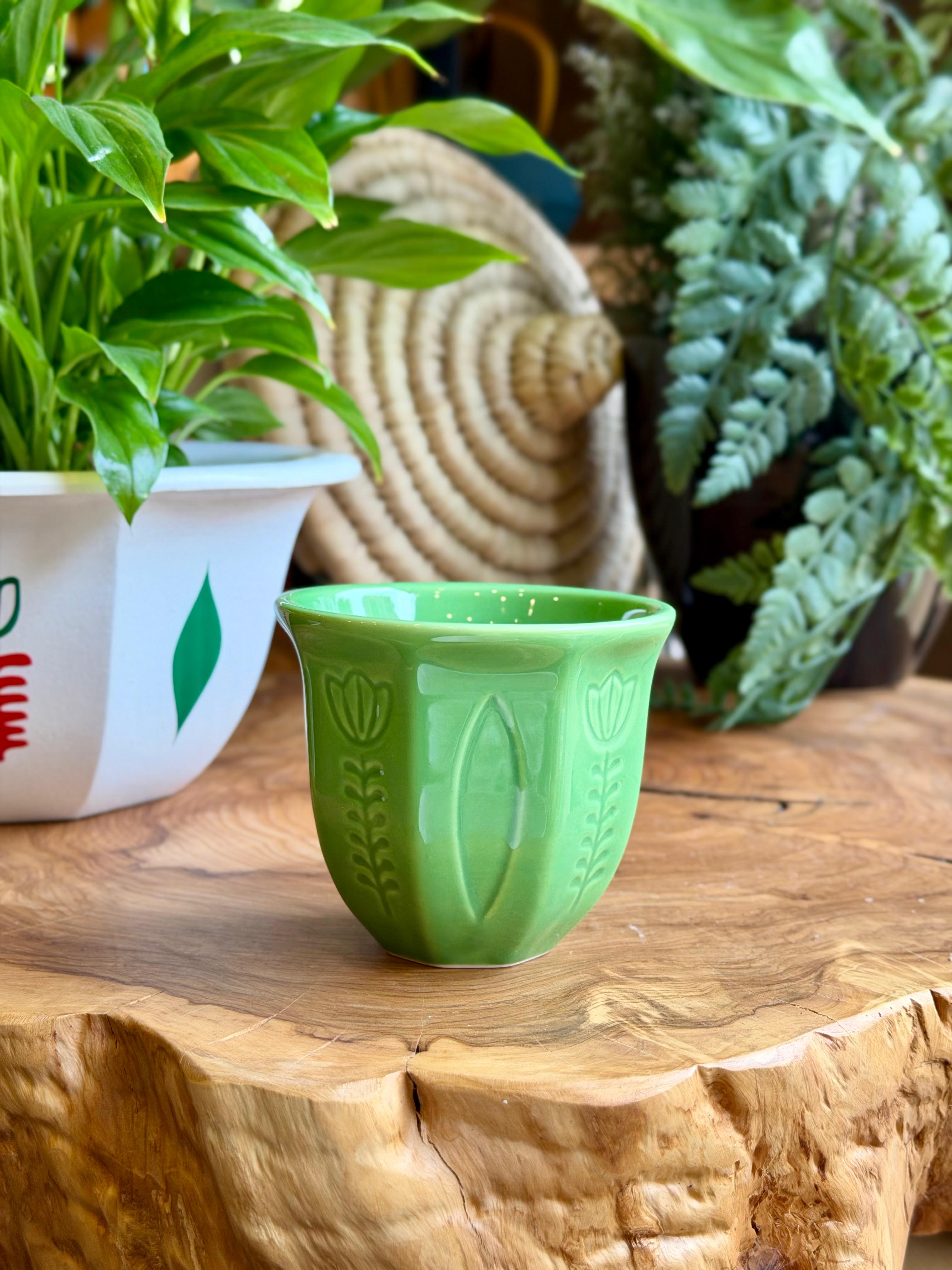 tulip shafe mug colored