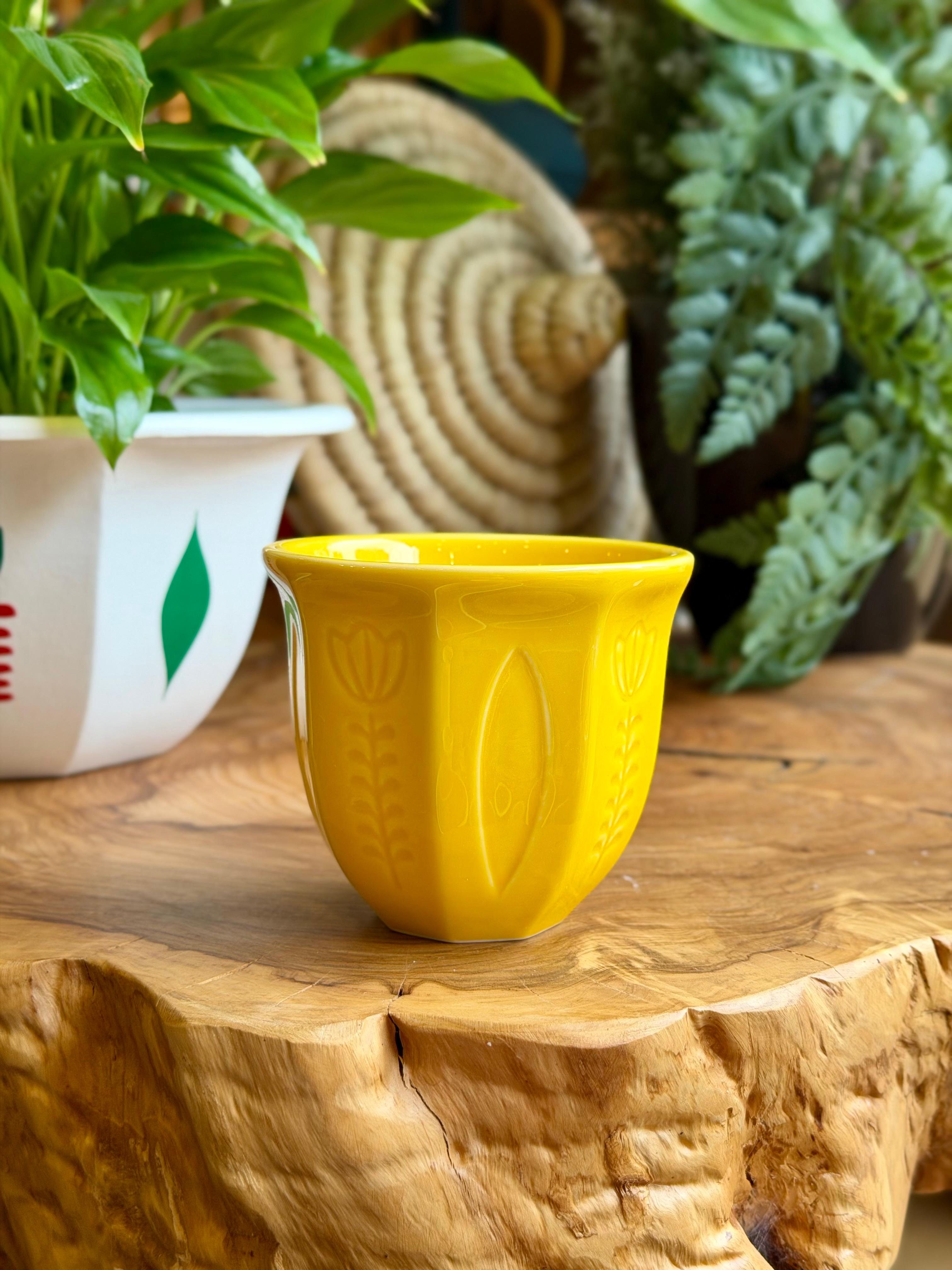 tulip shafe mug colored