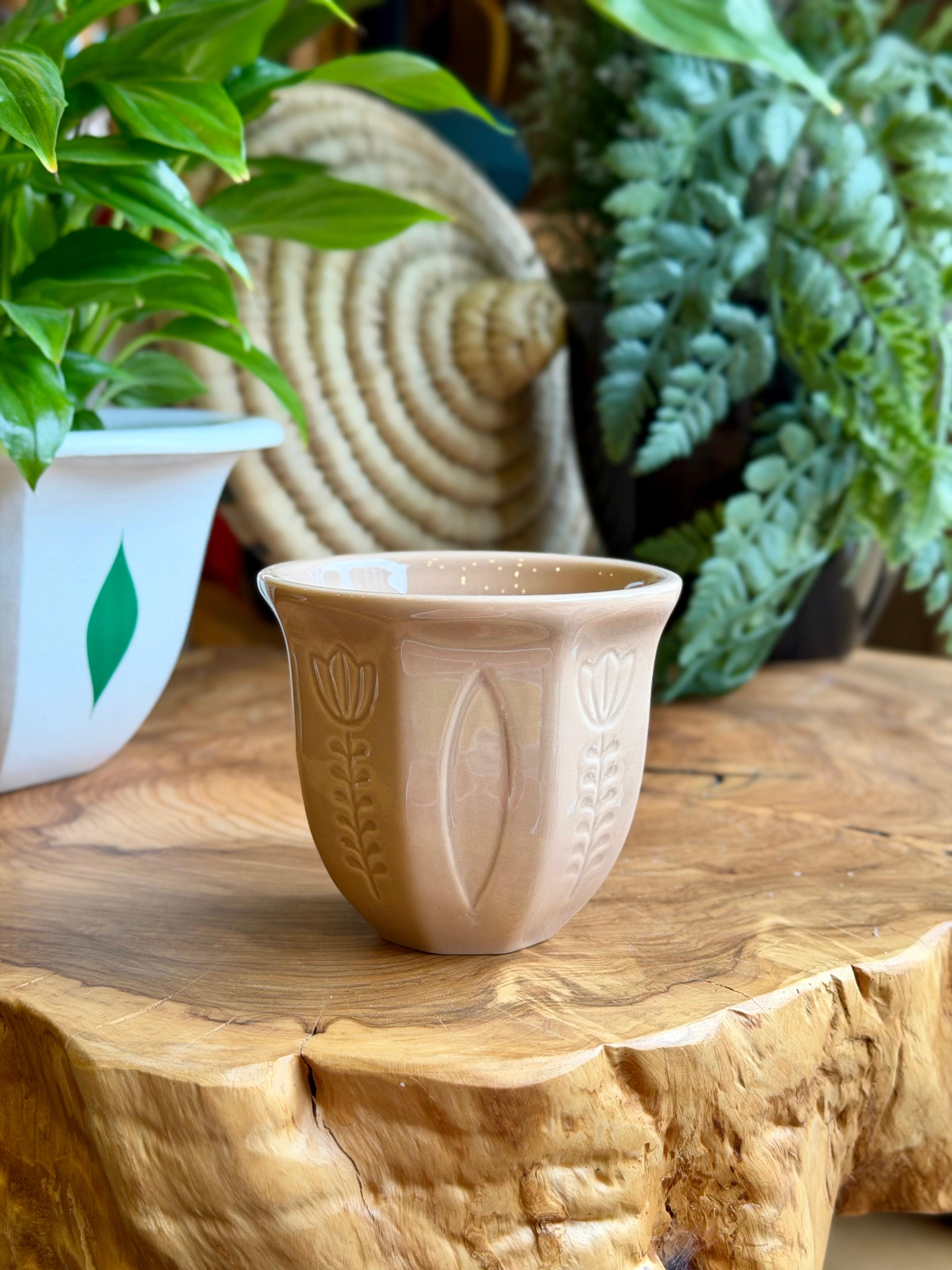 tulip shafe mug colored