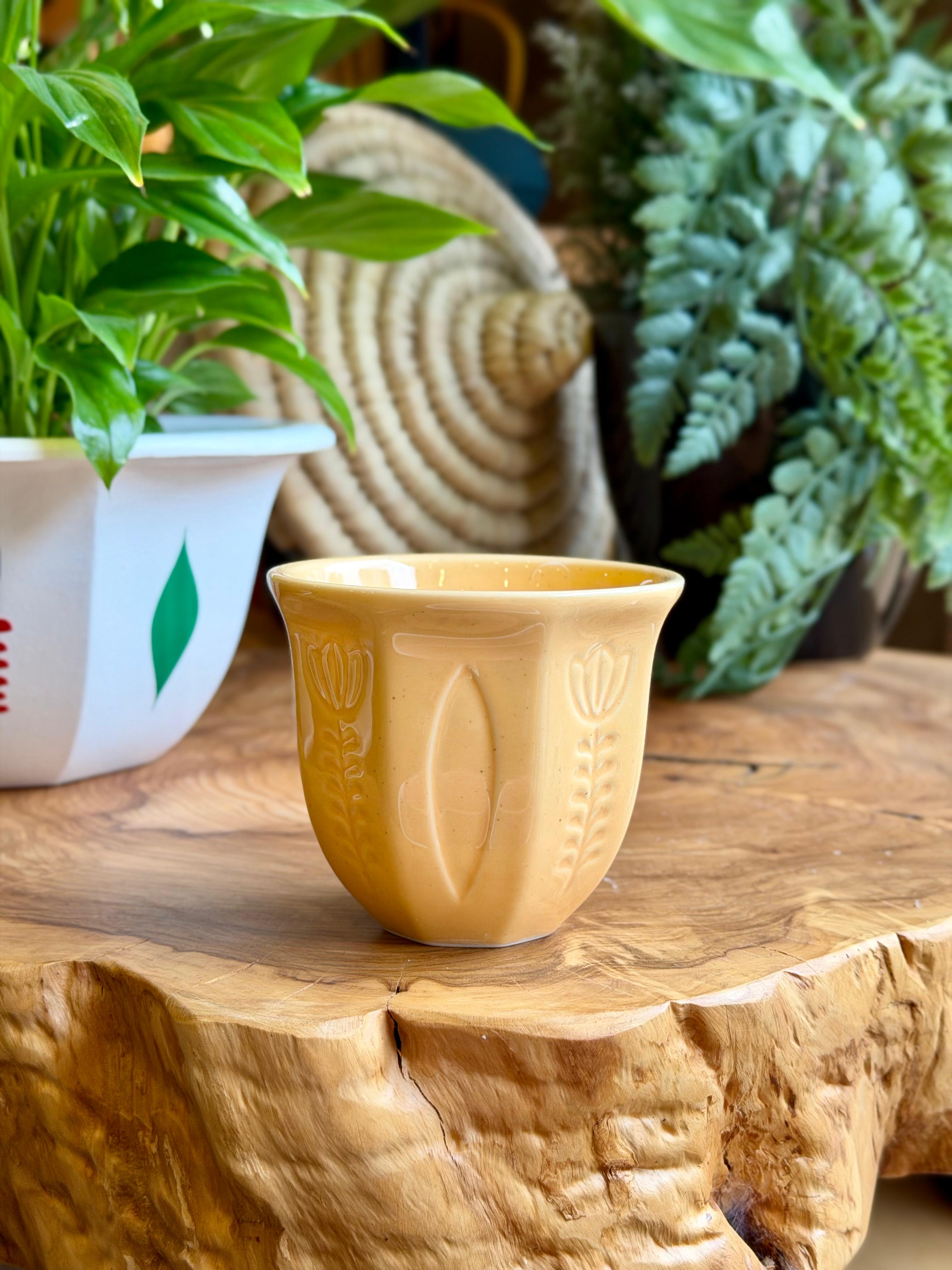 tulip shafe mug colored