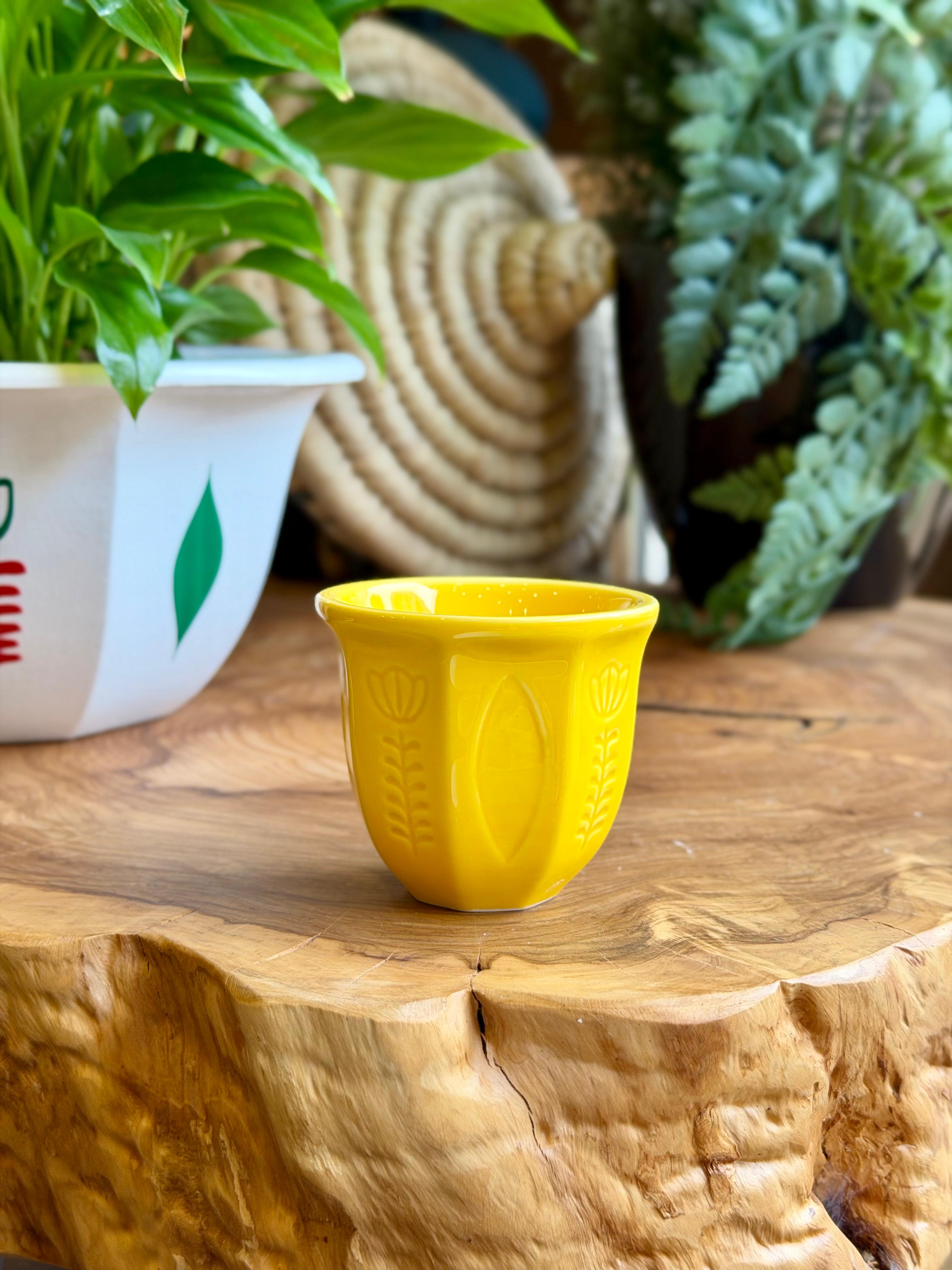 tulip shafe mug colored