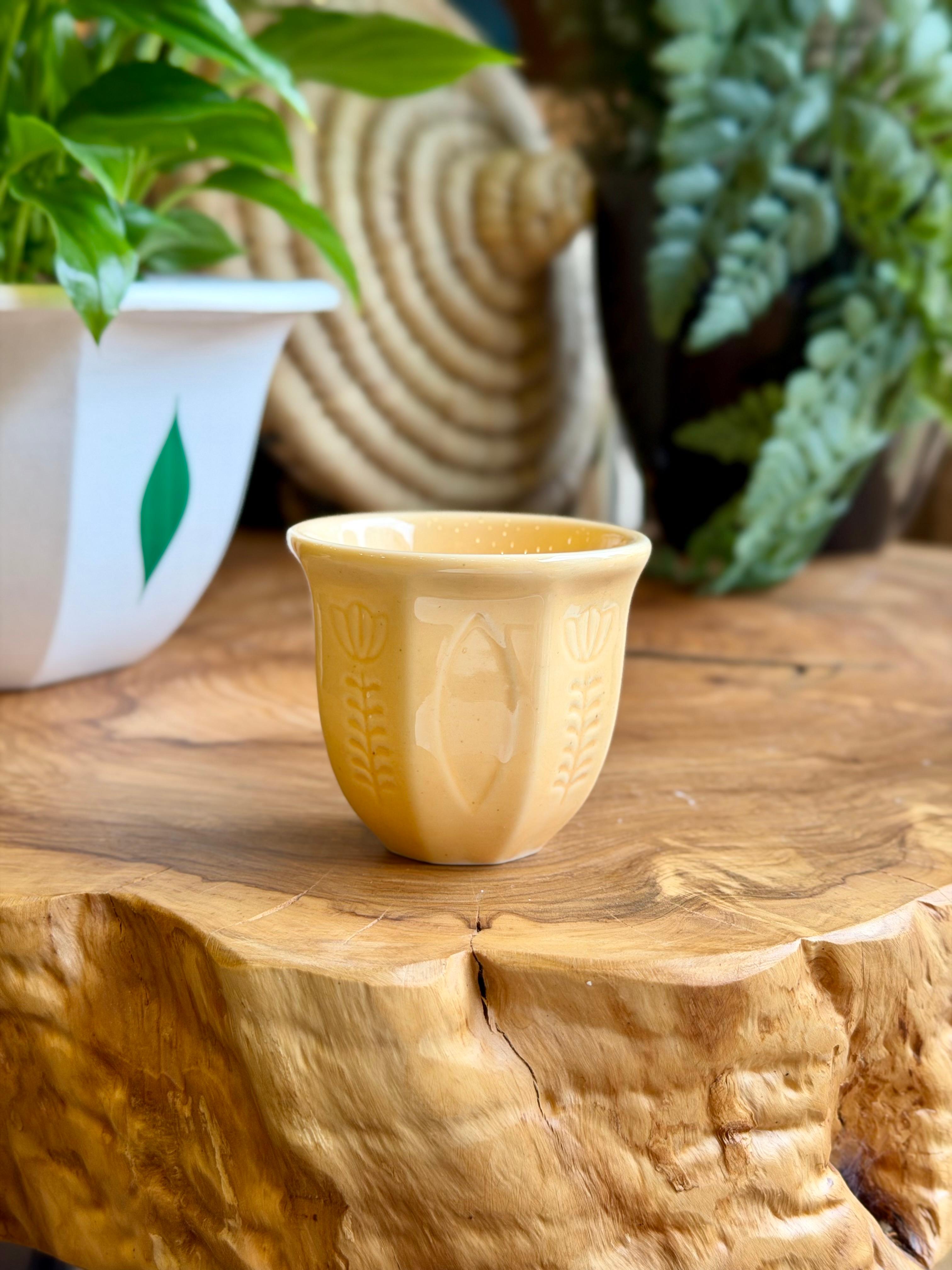 tulip shafe mug colored