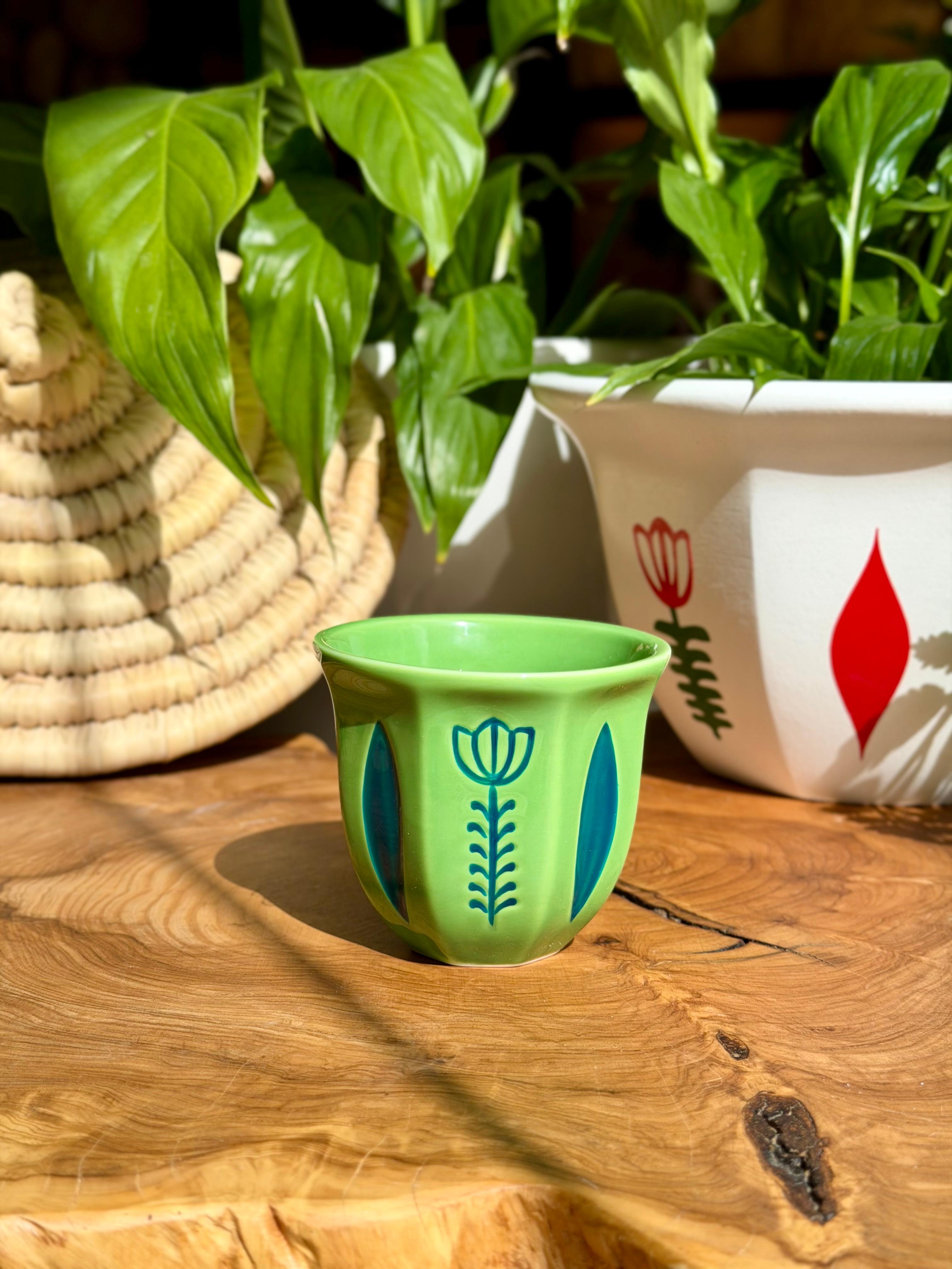 tulip shafe mug colored 200 ml